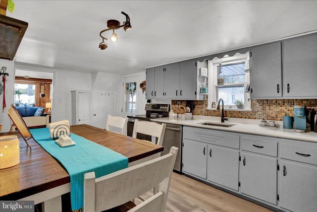 1825 MOSELEM SPRINGS RD, Hamburg, PA 19526