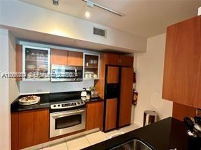 2775 NE 187th St 319, Aventura, FL 33180