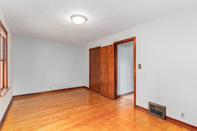 2007 N DIVISION STREET, Appleton, WI 54911