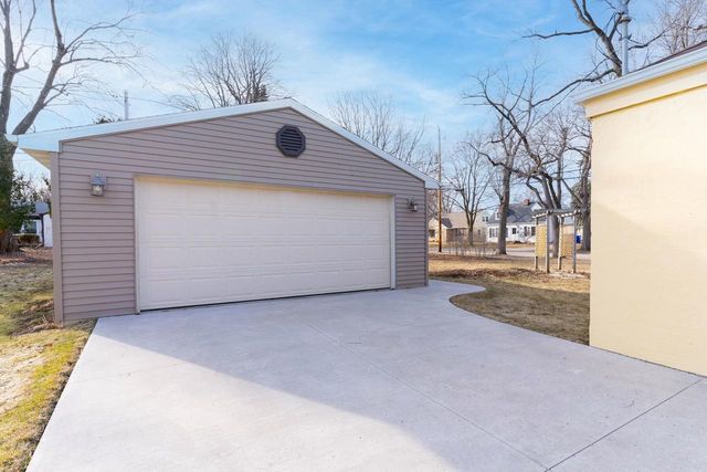 2007 N DIVISION STREET, Appleton, WI 54911
