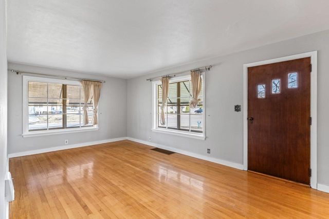 2007 N DIVISION STREET, Appleton, WI 54911