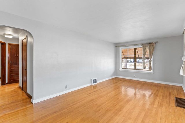 2007 N DIVISION STREET, Appleton, WI 54911