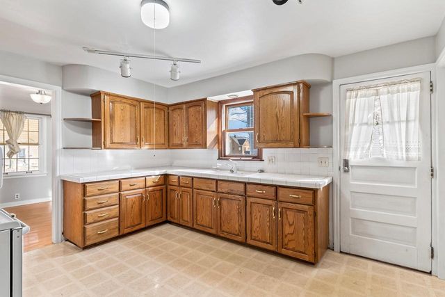 2007 N DIVISION STREET, Appleton, WI 54911