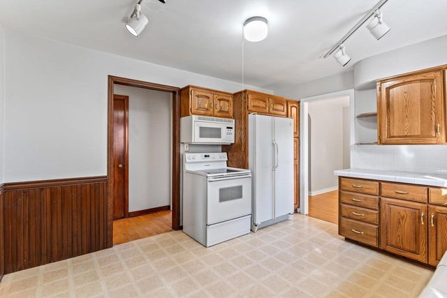 2007 N DIVISION STREET, Appleton, WI 54911