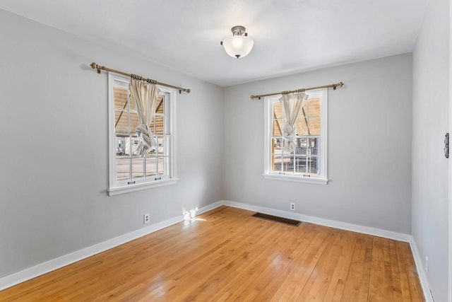 2007 N DIVISION STREET, Appleton, WI 54911