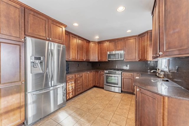 729 Yates Avenue, Romeoville, IL 60446