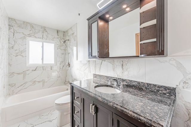 729 Yates Avenue, Romeoville, IL 60446