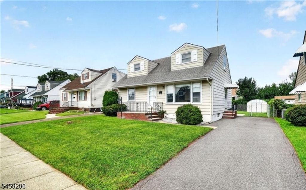 68 Oak St, Carteret Boro, NJ 07008