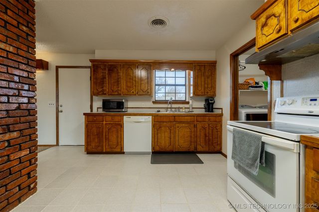 171 3rd Street, Jennings, OK 74038