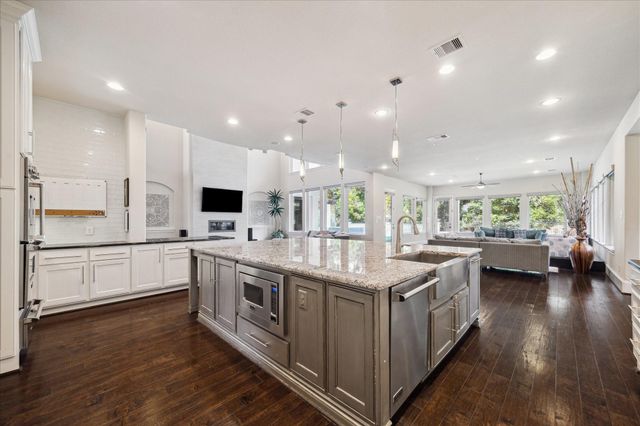 79 Amber Hollow Court, Sugar Land, TX 77479