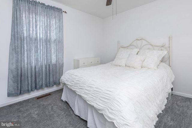 39 E HOLLY AVE, Sewell, NJ 08080