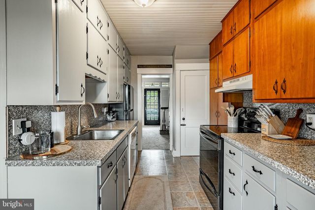 36 FAIRVIEW ST, Boyertown, PA 19512