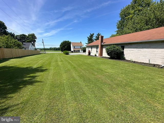 1995 HANOVER PIKE, Hanover, PA 17331