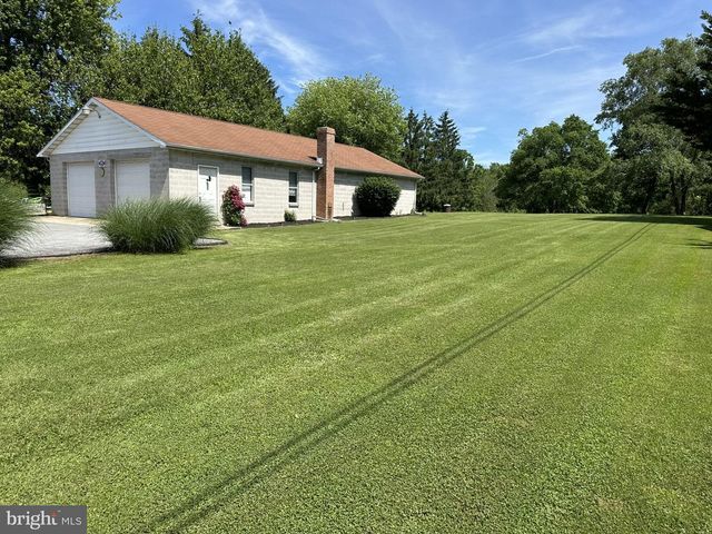 1995 HANOVER PIKE, Hanover, PA 17331