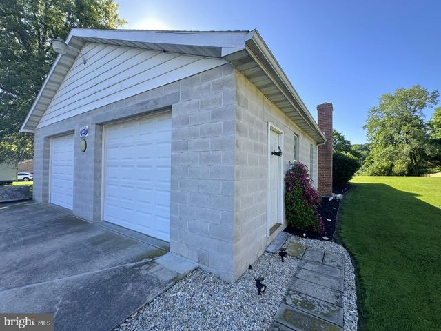 1995 HANOVER PIKE, Hanover, PA 17331
