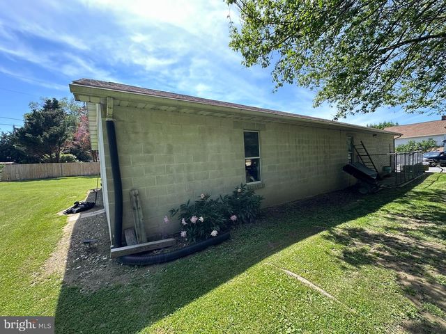 1995 HANOVER PIKE, Hanover, PA 17331