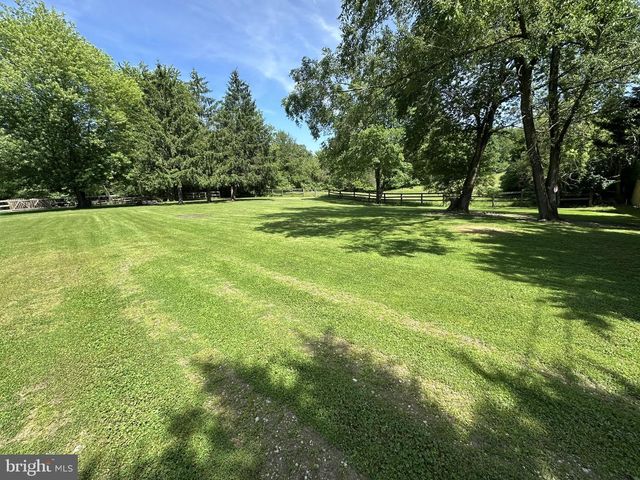 1995 HANOVER PIKE, Hanover, PA 17331