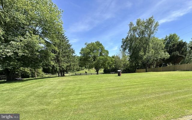 1995 HANOVER PIKE, Hanover, PA 17331