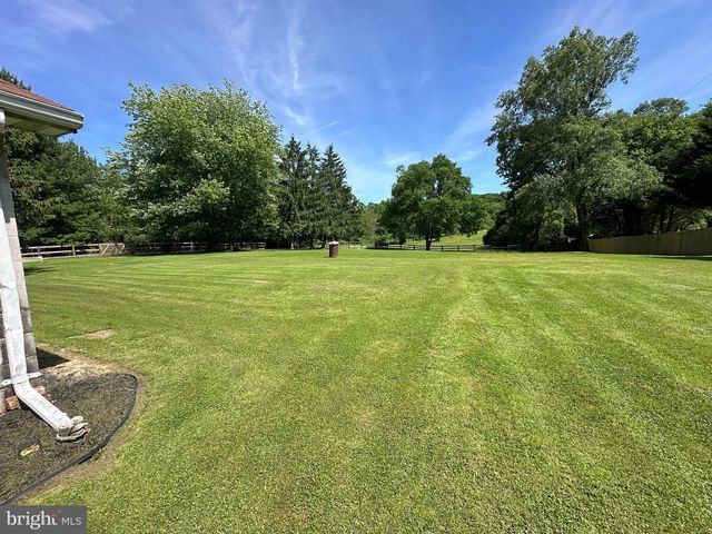 1995 HANOVER PIKE, Hanover, PA 17331