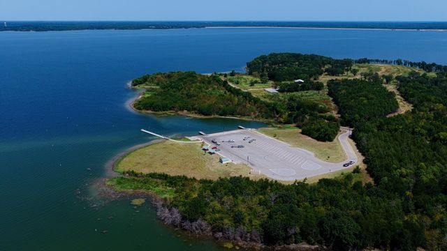 571 Lakeshore Terrace, Windom, TX 75492