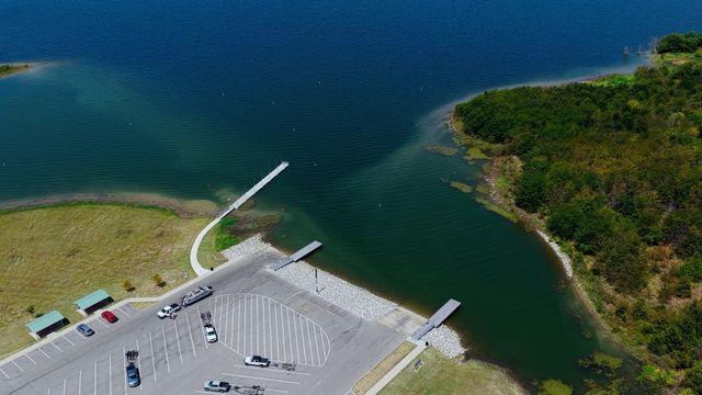 571 Lakeshore Terrace, Windom, TX 75492