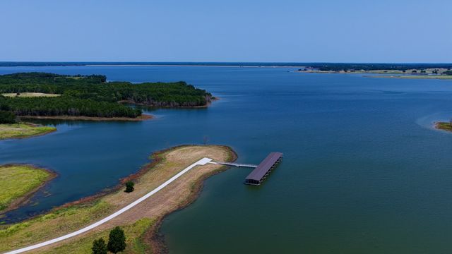 571 Lakeshore Terrace, Windom, TX 75492