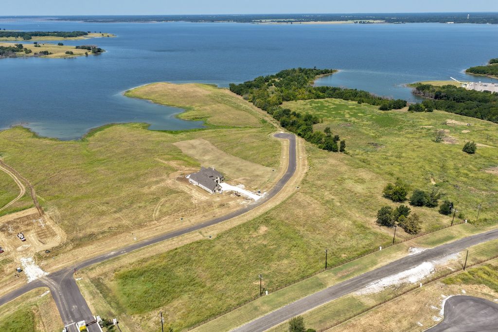 571 Lakeshore Terrace, Windom, TX 75492