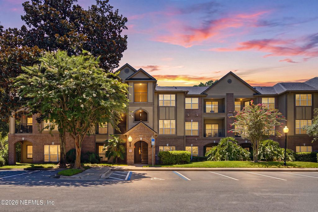 7800 POINT MEADOWS Drive 1514, Jacksonville, FL 32256