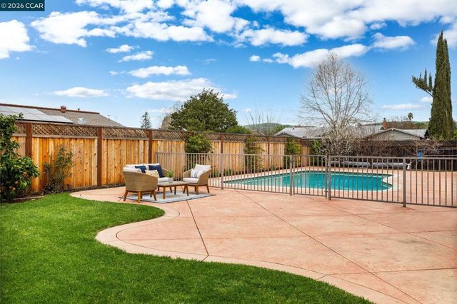 1765 1765 Glazier Dr, Concord, CA 94521