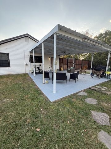 906 Griffith Avenue, Terrell, TX 75160