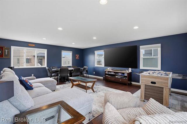 2299 Kingston Street, White Lake, MI 48386