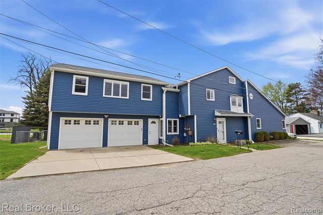 2299 Kingston Street, White Lake, MI 48386