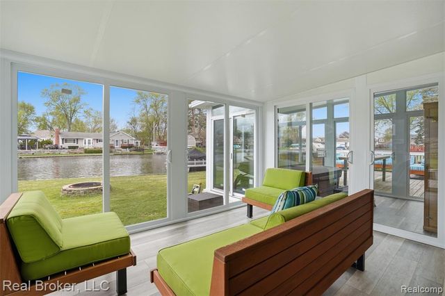 2299 Kingston Street, White Lake, MI 48386