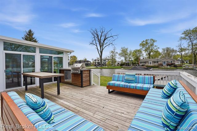 2299 Kingston Street, White Lake, MI 48386