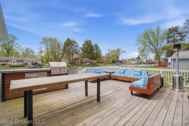 2299 Kingston Street, White Lake, MI 48386