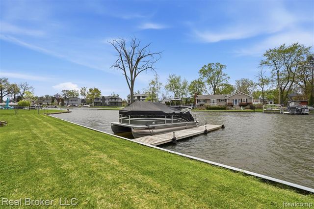 2299 Kingston Street, White Lake, MI 48386