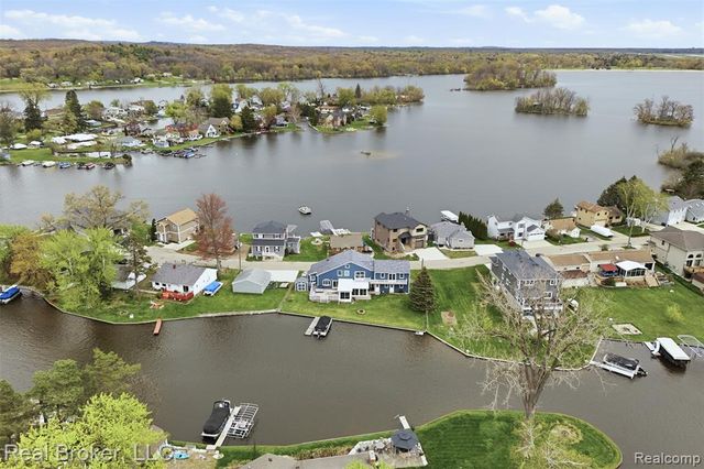 2299 Kingston Street, White Lake, MI 48386
