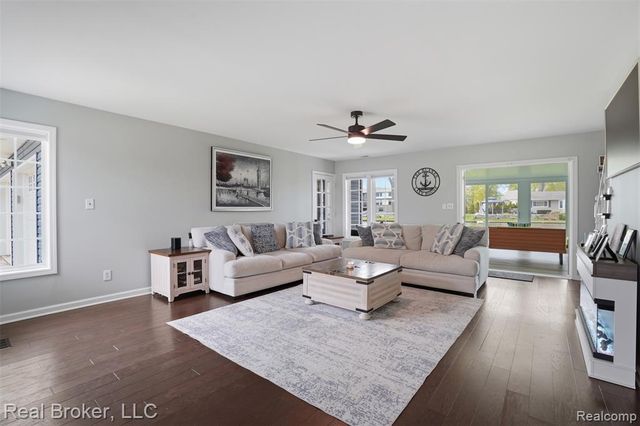 2299 Kingston Street, White Lake, MI 48386