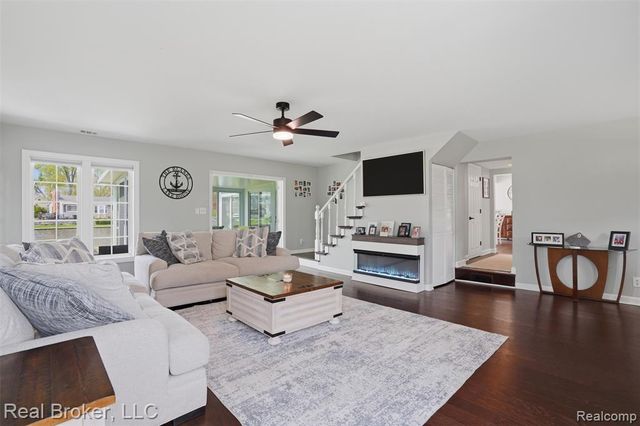 2299 Kingston Street, White Lake, MI 48386
