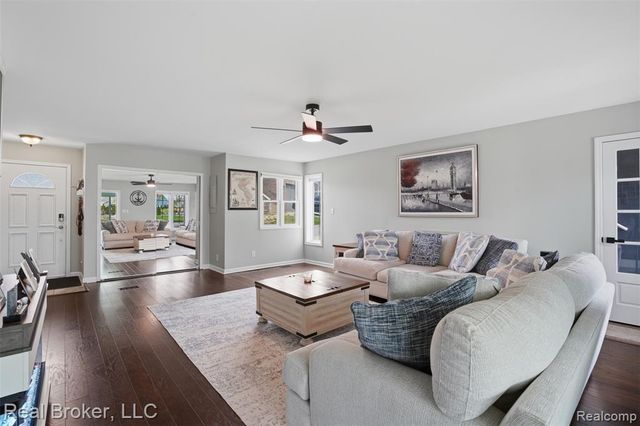 2299 Kingston Street, White Lake, MI 48386