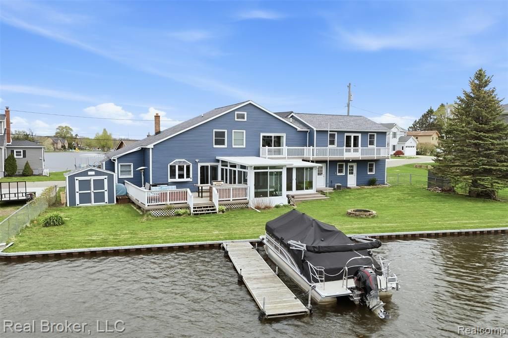 2299 Kingston Street, White Lake, MI 48386