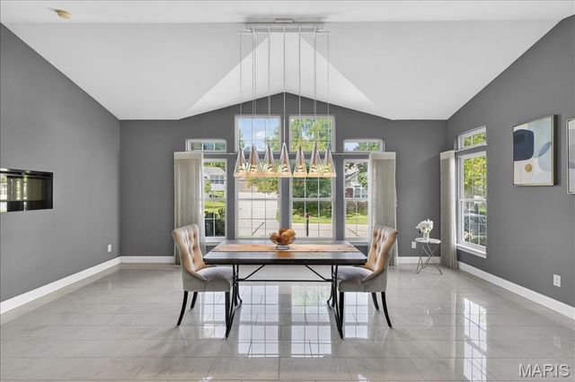 827 Stone Meadow Drive, Chesterfield, MO 63005