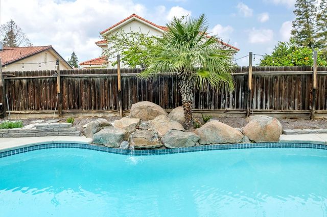 2232 E Jon, Fresno, CA 93720