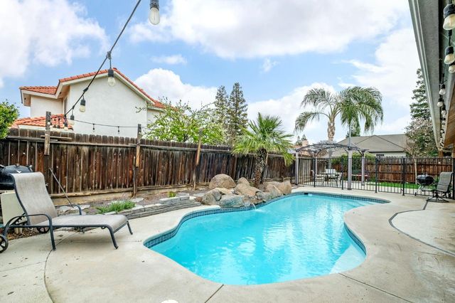2232 E Jon, Fresno, CA 93720