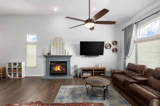 2232 E Jon, Fresno, CA 93720