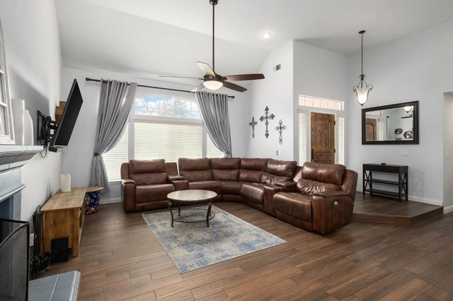 2232 E Jon, Fresno, CA 93720
