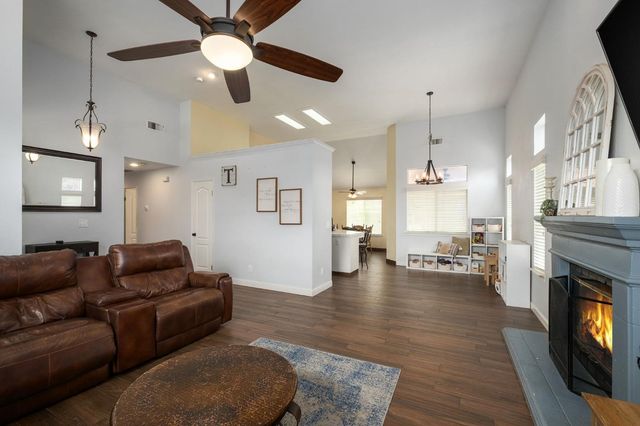 2232 E Jon, Fresno, CA 93720