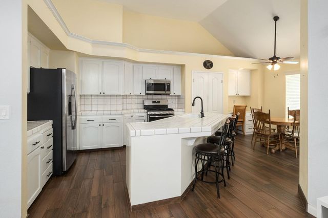 2232 E Jon, Fresno, CA 93720