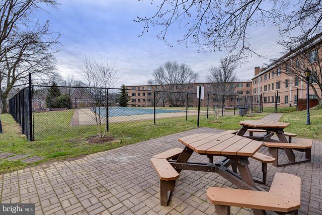 3000 SPOUT RUN PKWY PKWY #A303, Arlington, VA 22201