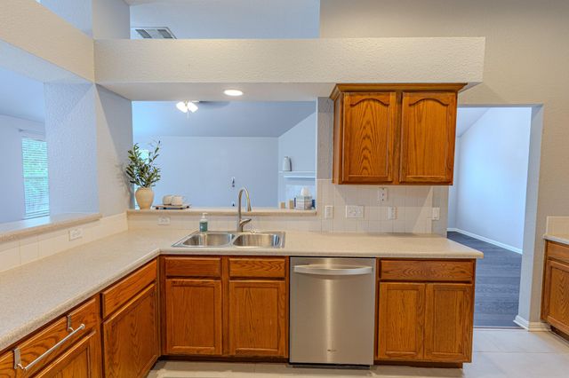 208 Discovery, Kyle, TX 78640